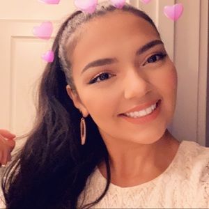 Meet your Posher, Cynthia